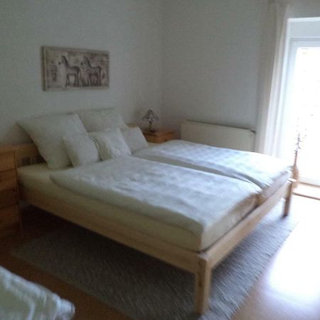 Ferienappartment Mit Schlafzimmer Farschweiler ภายนอก รูปภาพ